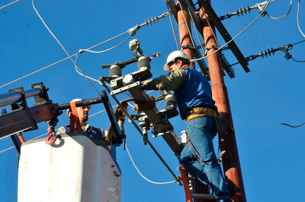 ElDia_do's tweet photo. EDES restablecen energía a más de 102 mil usuarios eléctrico; 3,500 siguen afectados
https://t.co/zvz9wHbgjN
#PeriódicoElDía #EDES https://t.co/1B8J4fRFqg