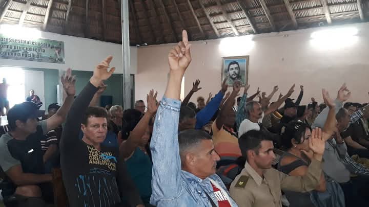 CabreraVilliva's tweet image. 🇨🇺/La Asamblea Municipal del #PoderPopular de Cumanayagua eligió a su nuevo Presidente durante la XXIII Sesión Ordinaria de su XVIII Período de Mandato. Desde este espacio, el Buró  Municipal del Partido en #AguadaXElPueblo , le hacemos llegar nuestras más sinceras felicitaciones