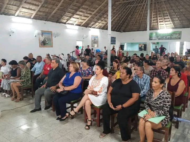 CabreraVilliva's tweet image. 🇨🇺/La Asamblea Municipal del #PoderPopular de Cumanayagua eligió a su nuevo Presidente durante la XXIII Sesión Ordinaria de su XVIII Período de Mandato. Desde este espacio, el Buró  Municipal del Partido en #AguadaXElPueblo , le hacemos llegar nuestras más sinceras felicitaciones