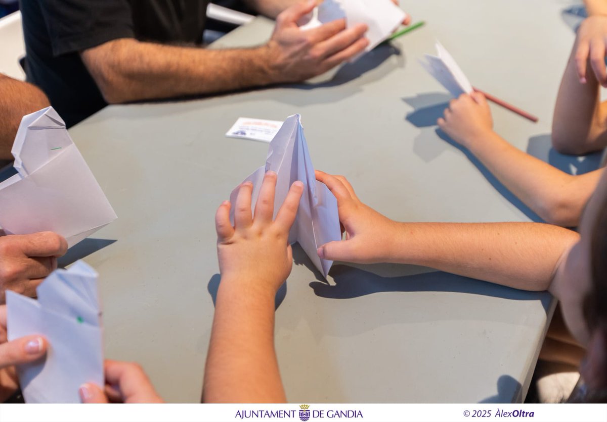 Comboi al taller d'origami per famílies, ahir, al #CortoonsGandia - Festival Internacional de curtmetratges d'animació. 

📸 Álex Oltra