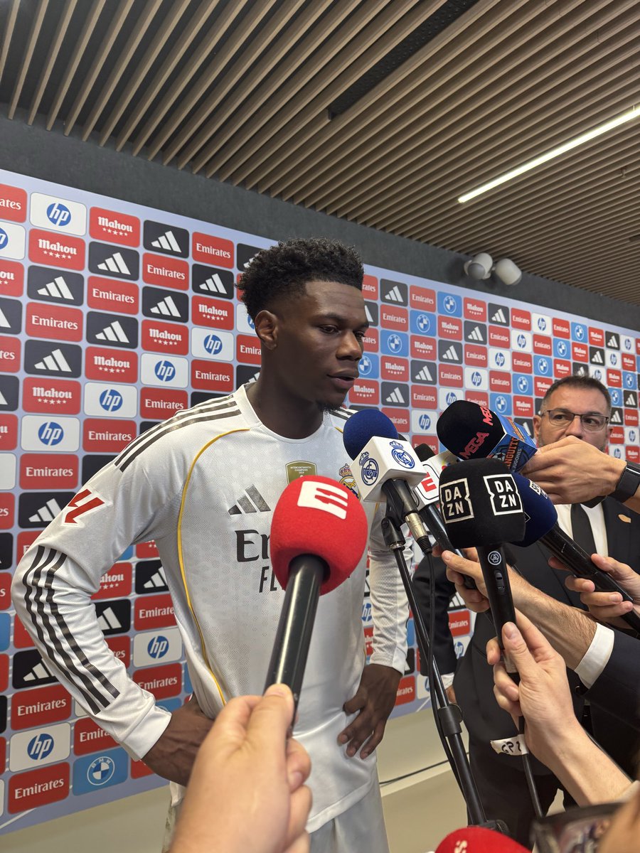 Mateusz Święcicki tweet media