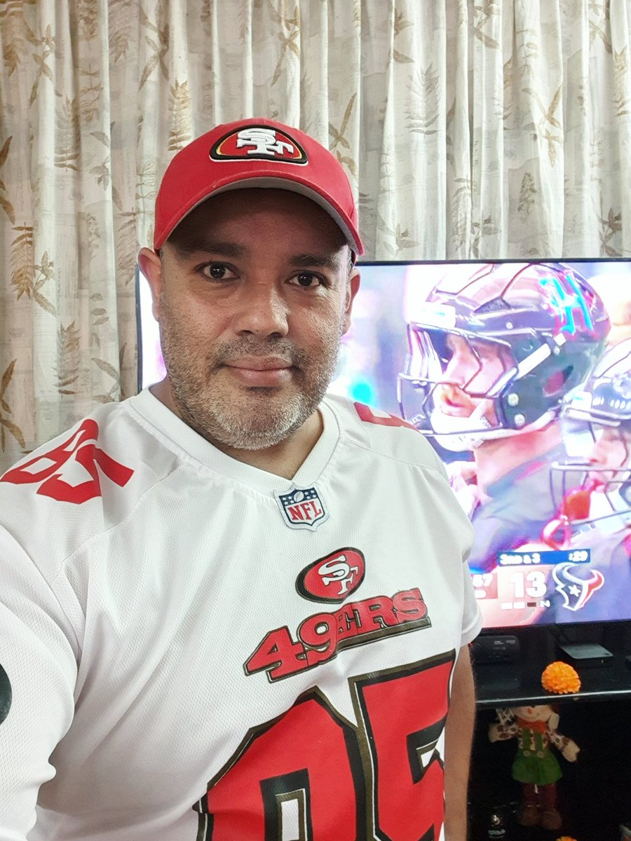 chavaugalde's tweet photo. #FOXimpactoNFL #foximpactonfl  #FoxNFL  @FOXSPORTSMX  Saludos desde #Morelia Kyle Shanahan debe de cambiar la táctica, enfrente tiene a DeMeco Ryans y el lo conoce perfecto. https://t.co/KEdila4ONV