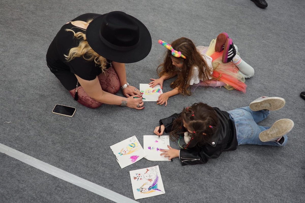 AkbulutTanr's tweet image. Çıkarttım ayakkabılarımı çocuklarla çocuk oldum..
Bin atlı akınlar da çocuklar gibi şendik!..
#fair 🔥
(Resimlerin tamamını bana bıraktılar🥰)