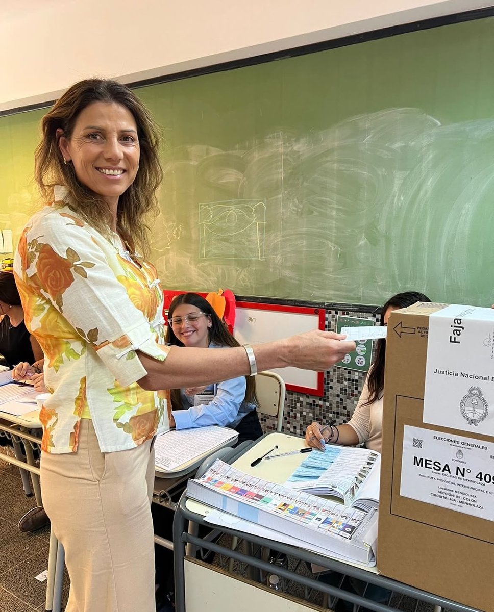 Votar es un acto de esperanza y compromiso.
Hoy lo hice convencida de que, con diálogo, trabajo en equipo y objetivos claros, podemos volver a poner en marcha una Argentina productiva y próspera.
El cambio real se construye entre todos.
#Elecciones