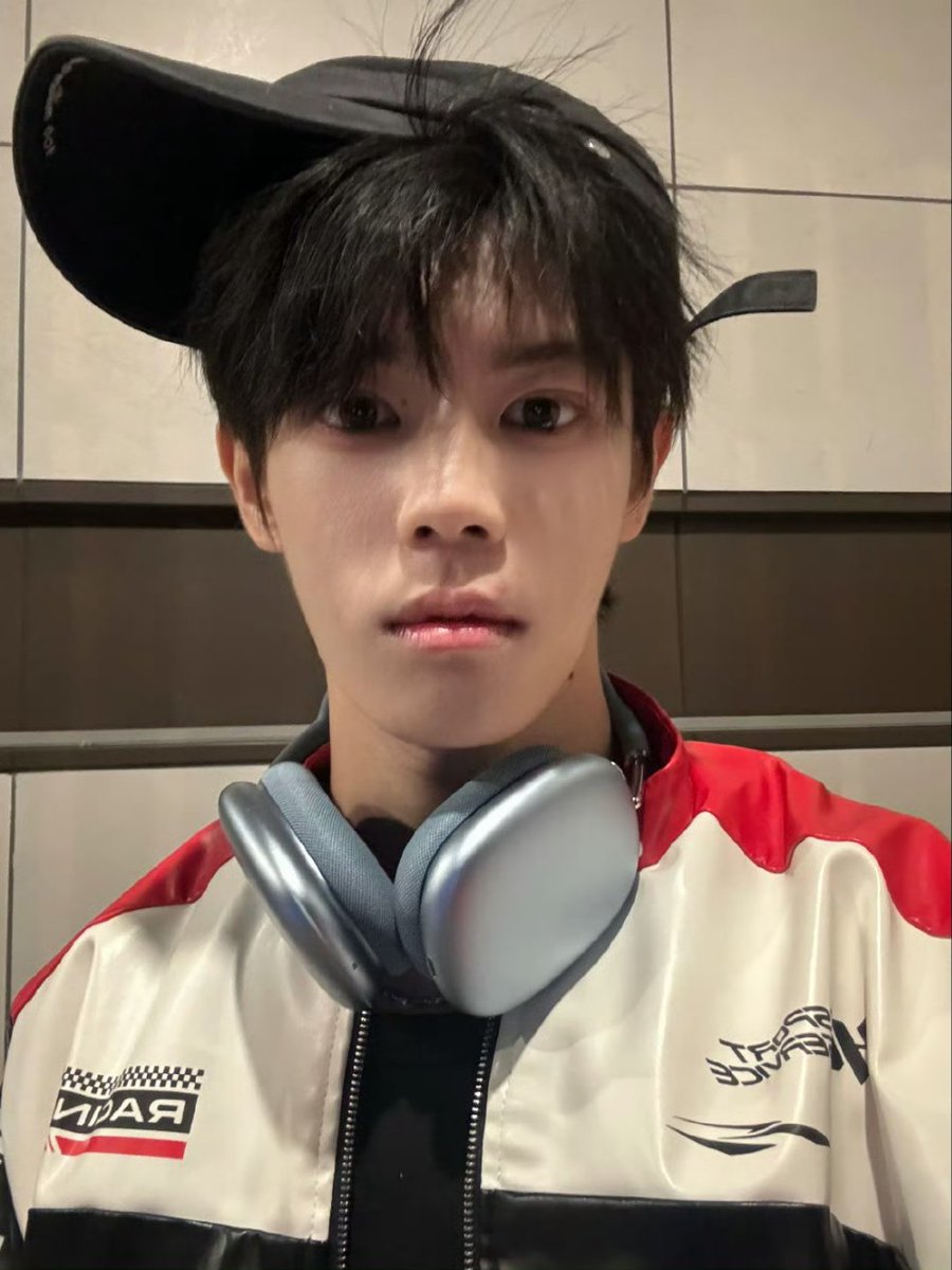 kind_dylan1's tweet photo. Cool boy 🤟🤙 https://t.co/R2f9wxw95b