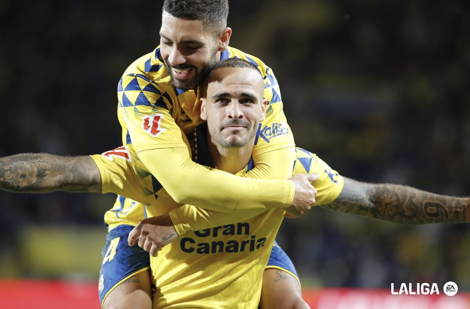 AMR190300's tweet photo. En este 💛💙 https://t.co/VVSfgGscDf