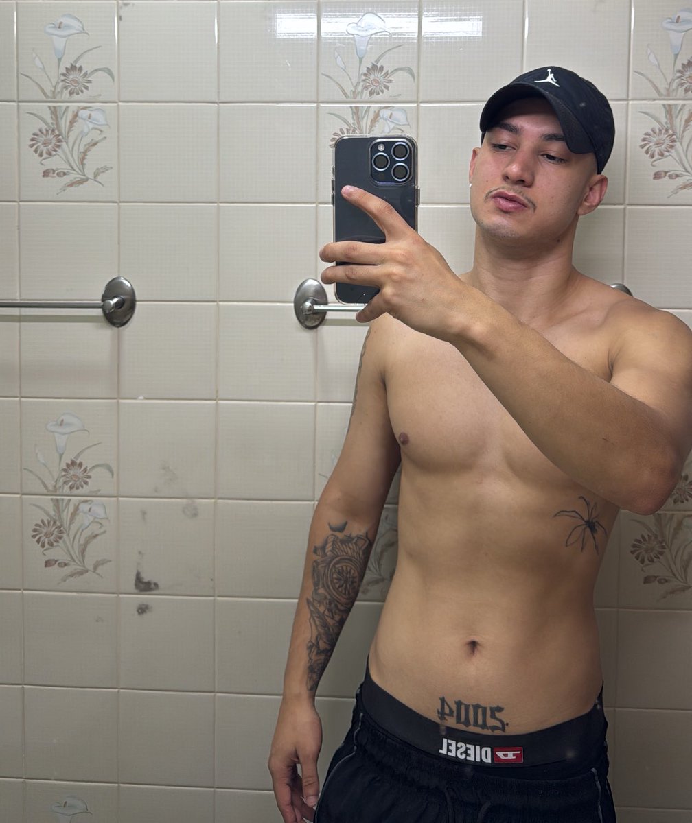 _rms_ms's tweet image. Fico gostoso de cueca preta 🥰😶