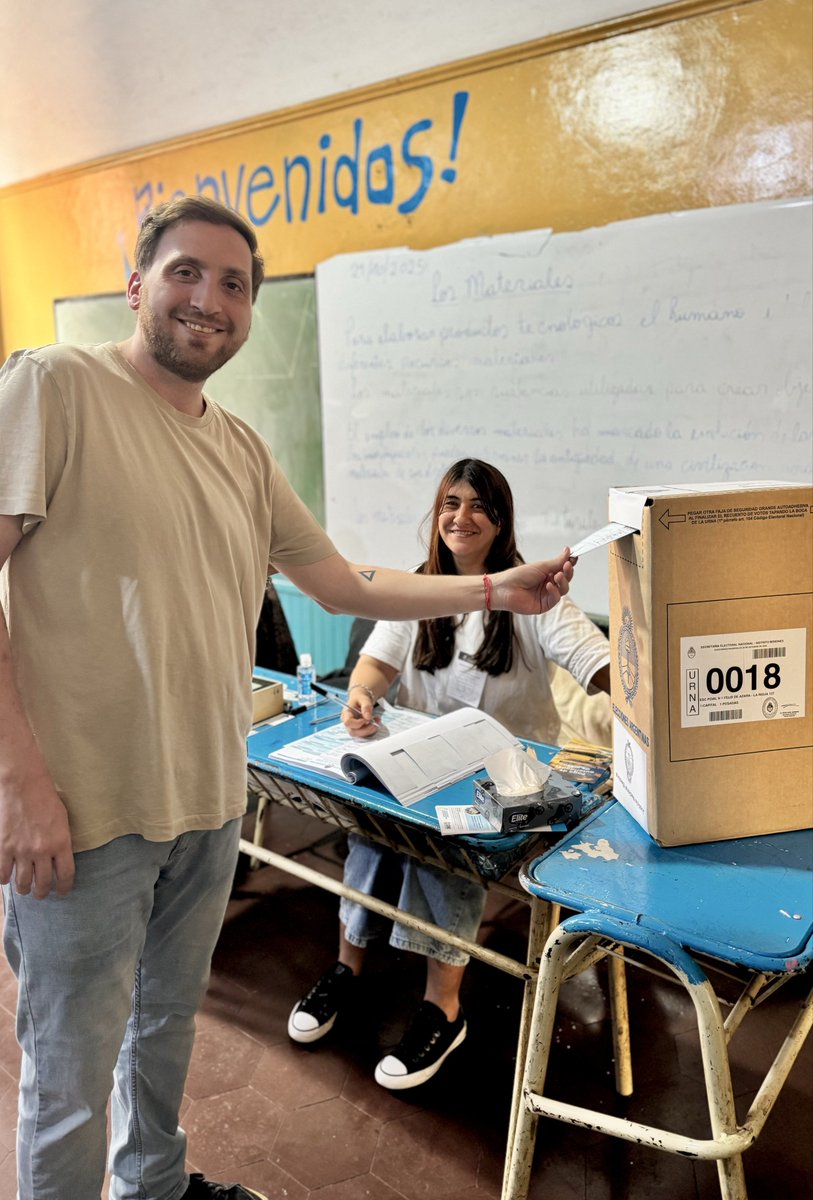 Ya voté 🗳️
Cada vez que elegimos, reafirmamos nuestra voz y el valor de la democracia.

Participar es la mejor forma de construir el país que queremos. 🇦🇷 

🔴🔵⚪️