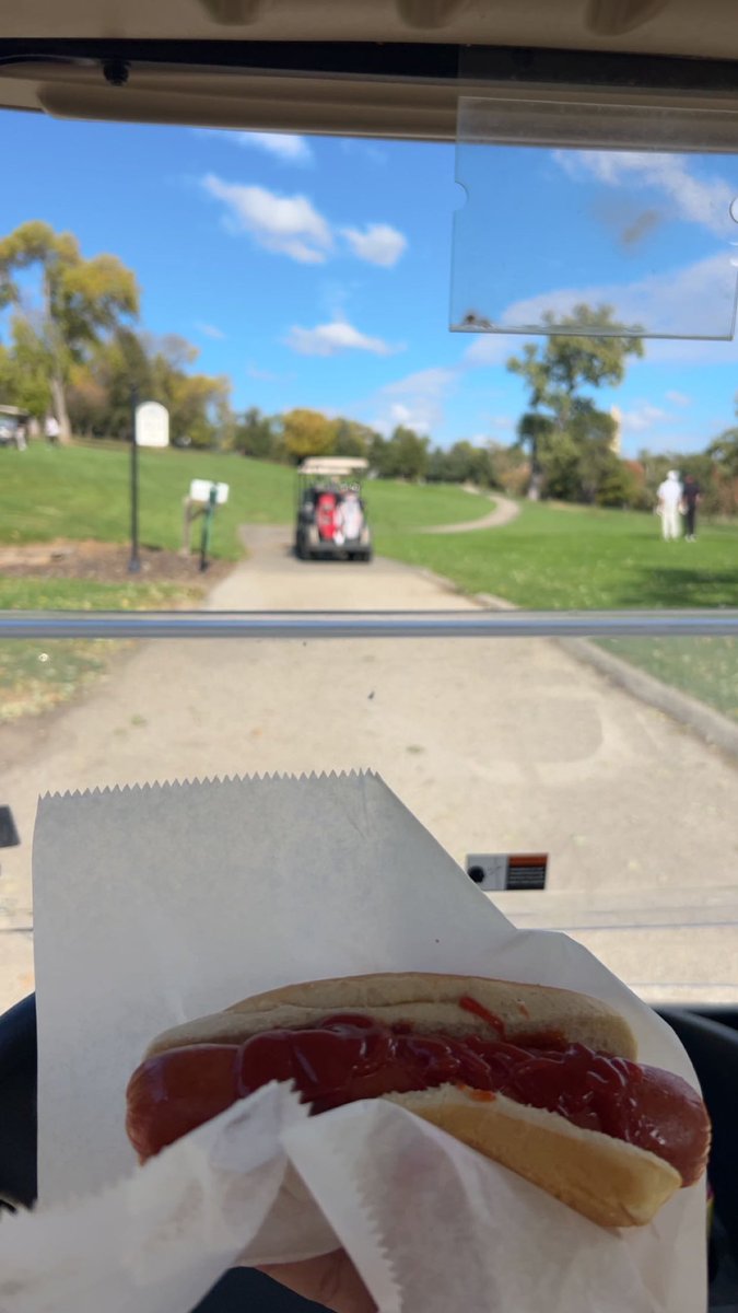 Quandre2x's tweet photo. A dog at the turn? Don’t mind if I do. https://t.co/4Wq0N8mptH