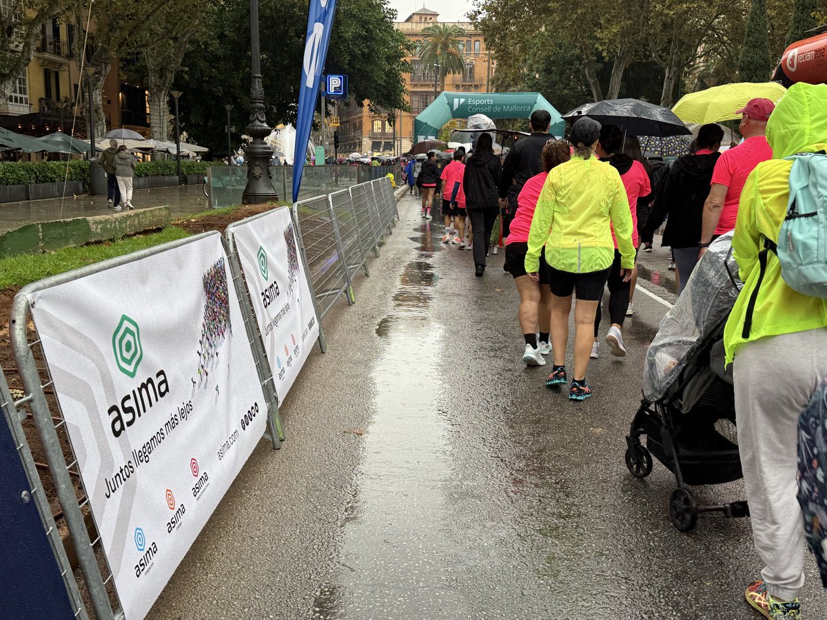 AsimaPoligonos's tweet photo. 🎗️ Participamos en la X edición de la carrera #MallorcaEnMarcha 🏃♀️🏃con un mismo propósito: vencer al cáncer y promover la vida.
Cada paso 🚶♀️🚶♂️es un compromiso con la esperanza.💗 En #Asima estamos comprometidos en la lucha contra el cáncer. 🕊️
#TodosContraElCáncer
#JuntsSomUn10 https://t.co/QpGIodlVno