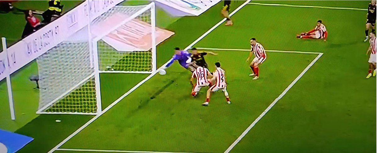 Que balón saca Yáñez y evita el empate del Zaragoza