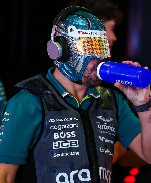 lulistone12's tweet image. No puedo con este tipo
Es simplemente el mejor