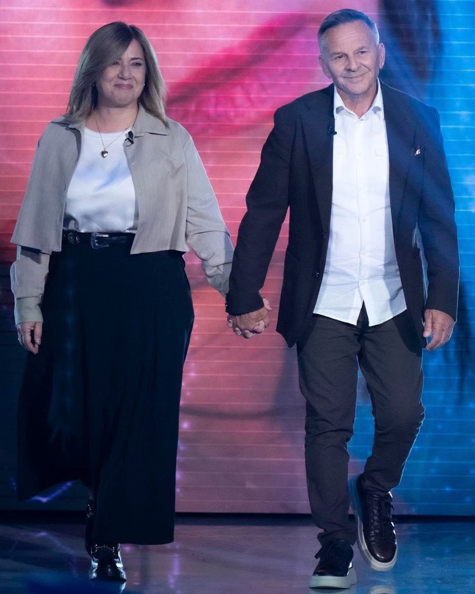 💞 Piera Maggio e Pietro Pulizzi: l'intervista integrale.
A 21 anni dalla scomparsa della figlia Denise a parlare della sua storia la mamma e il papà Piera Maggio e Pietro Pulizzi.

mediasetinfinity.mediaset.it/video/verissim… 

#Verissimo #26ottobre #MissingDenise