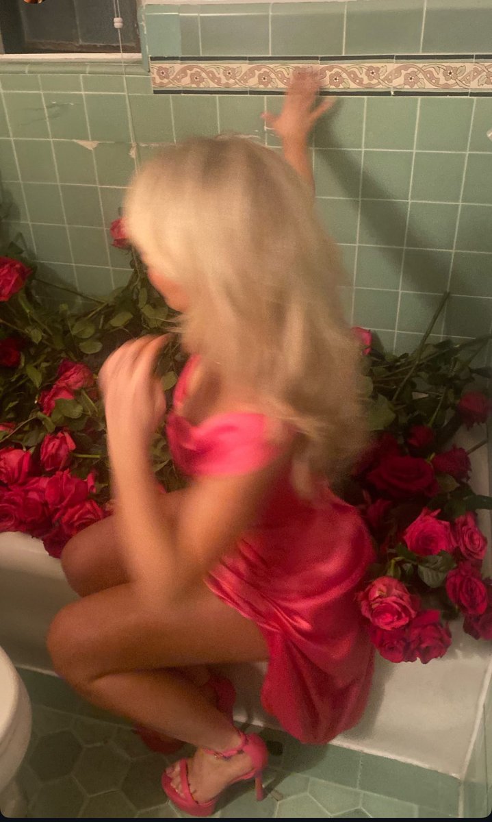 locketheme's tweet image. hair so iconic you don’t need to see her face