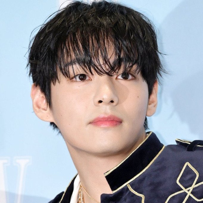 SeriesBrasil's tweet image. REQUISITADO! Kim Taehyung foi convidado pessoalmente por Anna Wintour para participar da Vogue World: Hollywood.
TAEHYUNG GOES TO HOLLYWOOD #TaehyungxVogueWorld #VogueWorld