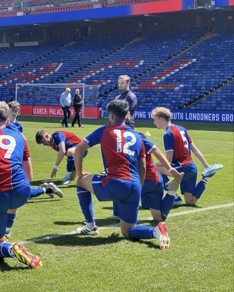 PLAYER AVAILABLE 👇🏻 

<a href="/HayyanFaro81779/">Hayyan Farooq</a> 
Hayyan Farooq 
Age 18 
Location Loughborough 
Position cb/cdm
Former clubs Wellingborough town u18s, Crystal Palace community u19s, Wellingborough town reserves 
Looking for step 6-5

#BeSeen⚫🟠🔵