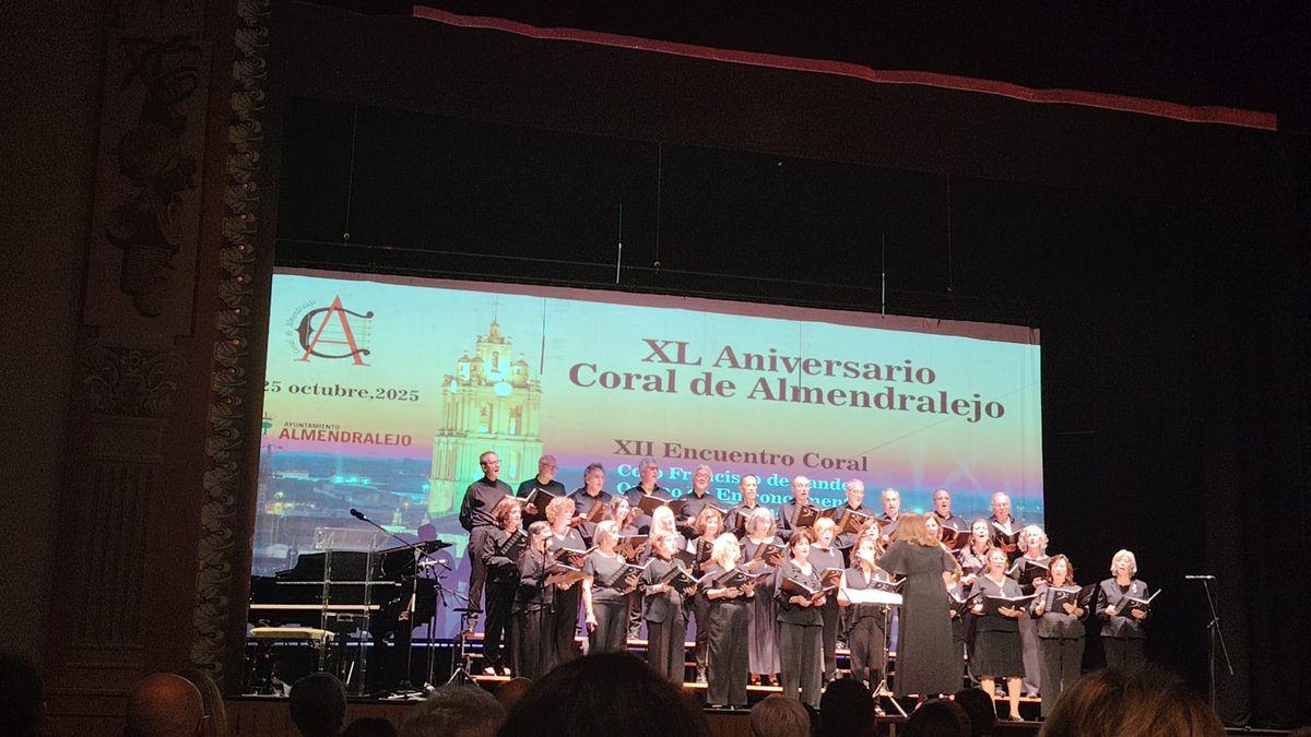 CorodeSande's tweet image. 📸 Ayer celebramos el XII Encuentro Coral &quot;Ciudad de Almendralejo&quot;, lleno de música y alegría, con motivo del XL Aniversario de la Coral de Almendralejo 🎶❤️ 

Gracias al Orfeão de Entroncamento y a todos los que lo hicieron posible 🙌
#CoraldeAlmendralejo l #40Aniversario