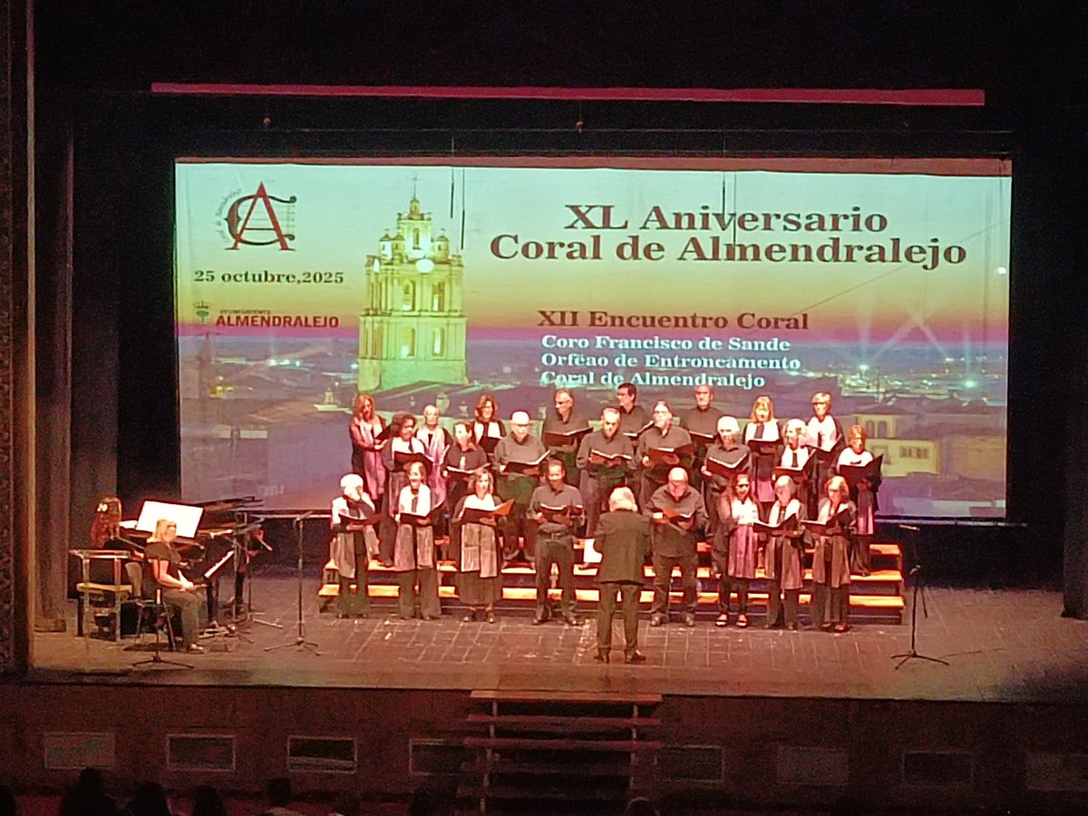CorodeSande's tweet image. 📸 Ayer celebramos el XII Encuentro Coral &quot;Ciudad de Almendralejo&quot;, lleno de música y alegría, con motivo del XL Aniversario de la Coral de Almendralejo 🎶❤️ 

Gracias al Orfeão de Entroncamento y a todos los que lo hicieron posible 🙌
#CoraldeAlmendralejo l #40Aniversario
