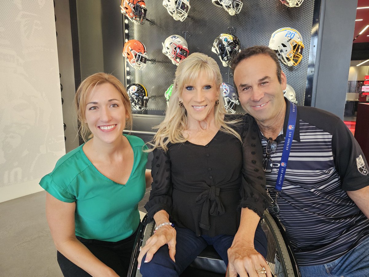 MariaSports's tweet image. A huge Thank You to Dave Singer @nflnetwork for having me on as a guest @gmfb. It was amazing talking football with Jamie, Sherree &amp;amp; Manti and working with the great Jennifer Kosky. #playingthefieldtv #GMFB