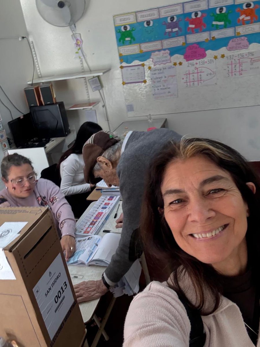 hhdospierre's tweet image. Ana @indusverde fue convocada por su padre (mi suegro Marcos, 94...) para que lo acompañe a votar. ¿Se les nota la alegría?