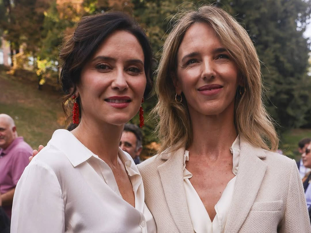 Ayusers_'s tweet image. ✅ Mujeres.
✅ Valientes.
✅ Con principios y valores.
✅ Azotes del sanchismo.
✅ Del Partido Popular.
🙋🏻♀️ @IdiazAyuso
🙋🏼♀️ @cayetanaAT