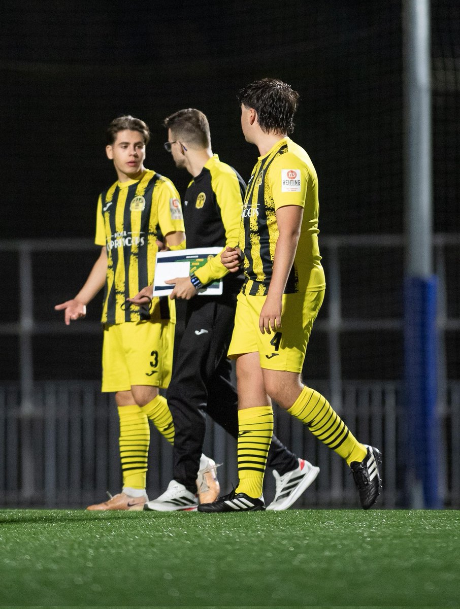 XeskoAnd's tweet photo. No hay nada más bonito que ver como el trabajo va dando sus frutos. Sobretodo muy contento por ellos. Força UE B!!! 💛🖤⚽
#LligaGrupPirineu #2ndDivision #Andorra #Futbol #Football https://t.co/0mxZZipUVn
