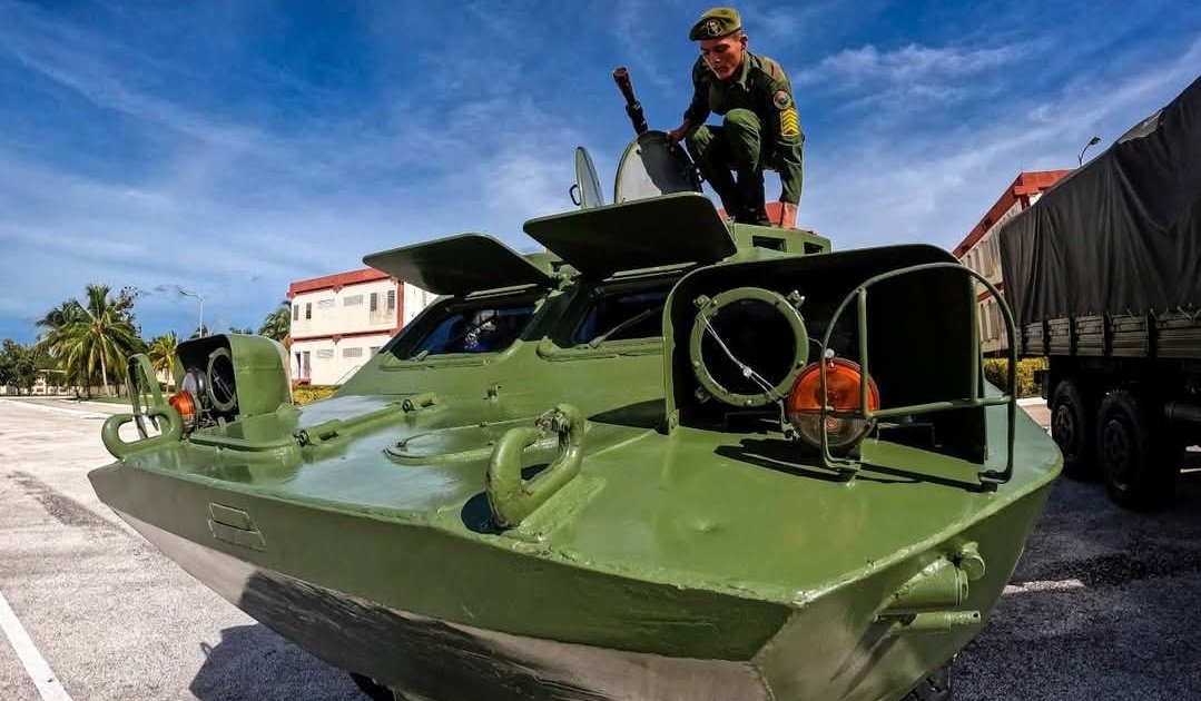 La Región Militar de Holguín dispone de brigadas especializadas listas para el rescate y la evacuación de la población ante posibles emergencias, como parte de las medidas adoptadas ante la amenaza del huracán Melissa sobre el oriente cubano.
#PreparadosYAlerta 
#HolguínSí