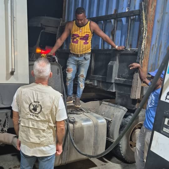 🇨🇺 Acción anticipatoria ante #Melissa:

• Más de 100 toneladas de arroz al oriente del país
• Kits de higiene para 6 500 personas
• Bonos de combustible 
• Mensajes de prevención en curso
• Plantas potabilizadoras de agua para 8 000 personas/día en Villa Clara y Holguín