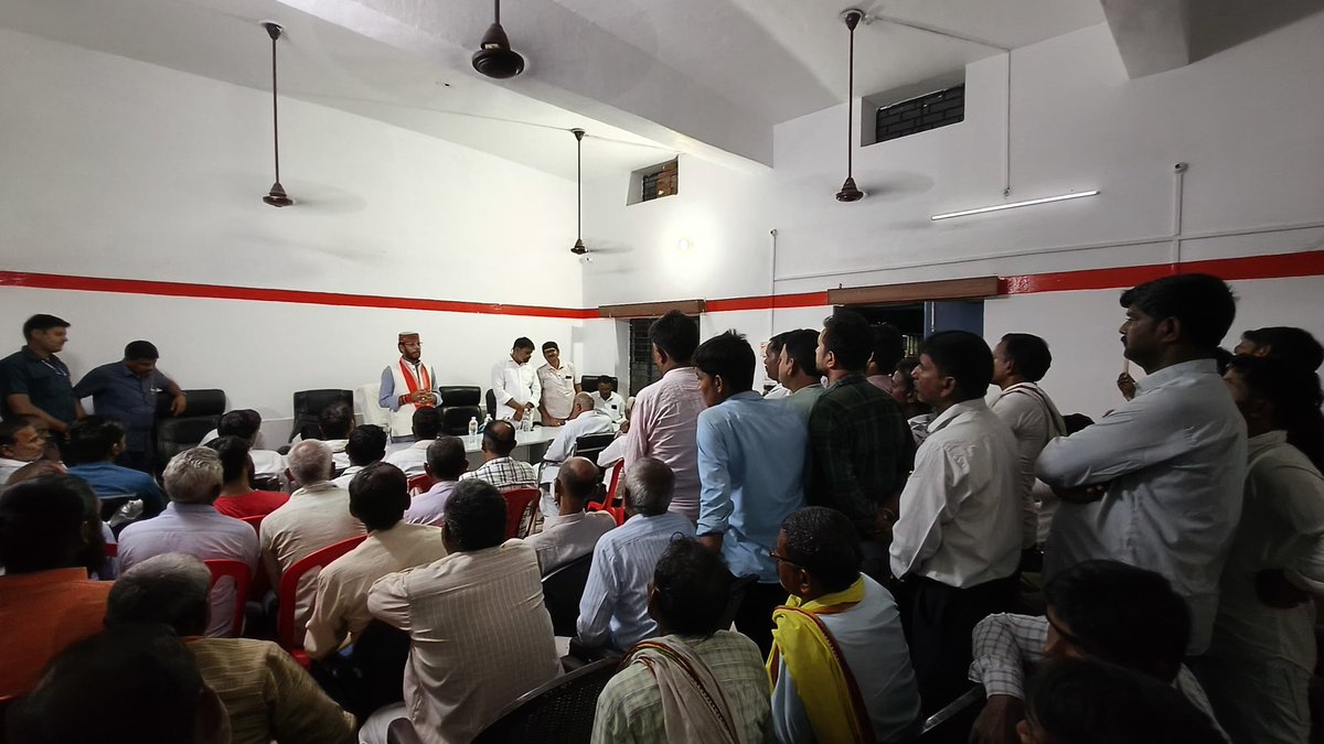 Manojpandeyweb's tweet image. रोहनिया विकासखंड के सम्मानित कार्यकर्ता एवं जनप्रतिनिधियों के साथ बैठक की इकतीस अक्टूबर लौहपुरुष सरदार वल्लभभाई पटेल कार्यक्रम को भव्य बनाए जाने पर तैयारी हुई।..