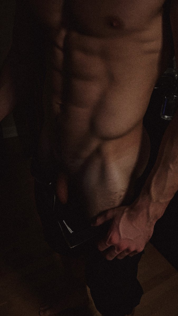 callumdnfrd's tweet photo. what u doing? https://t.co/Yf8SkMMSkx