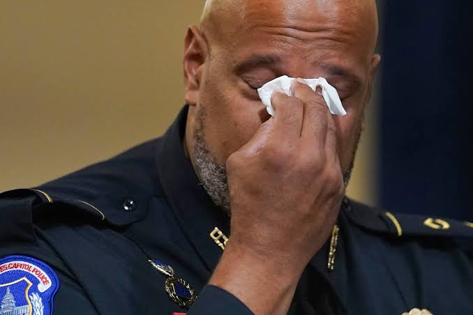 AaronCross0050's tweet photo. @CalltoActivism Remember all the DEM love for cops just doing their job? Now we know that was all bullshit! https://t.co/F7g9KWVZqS