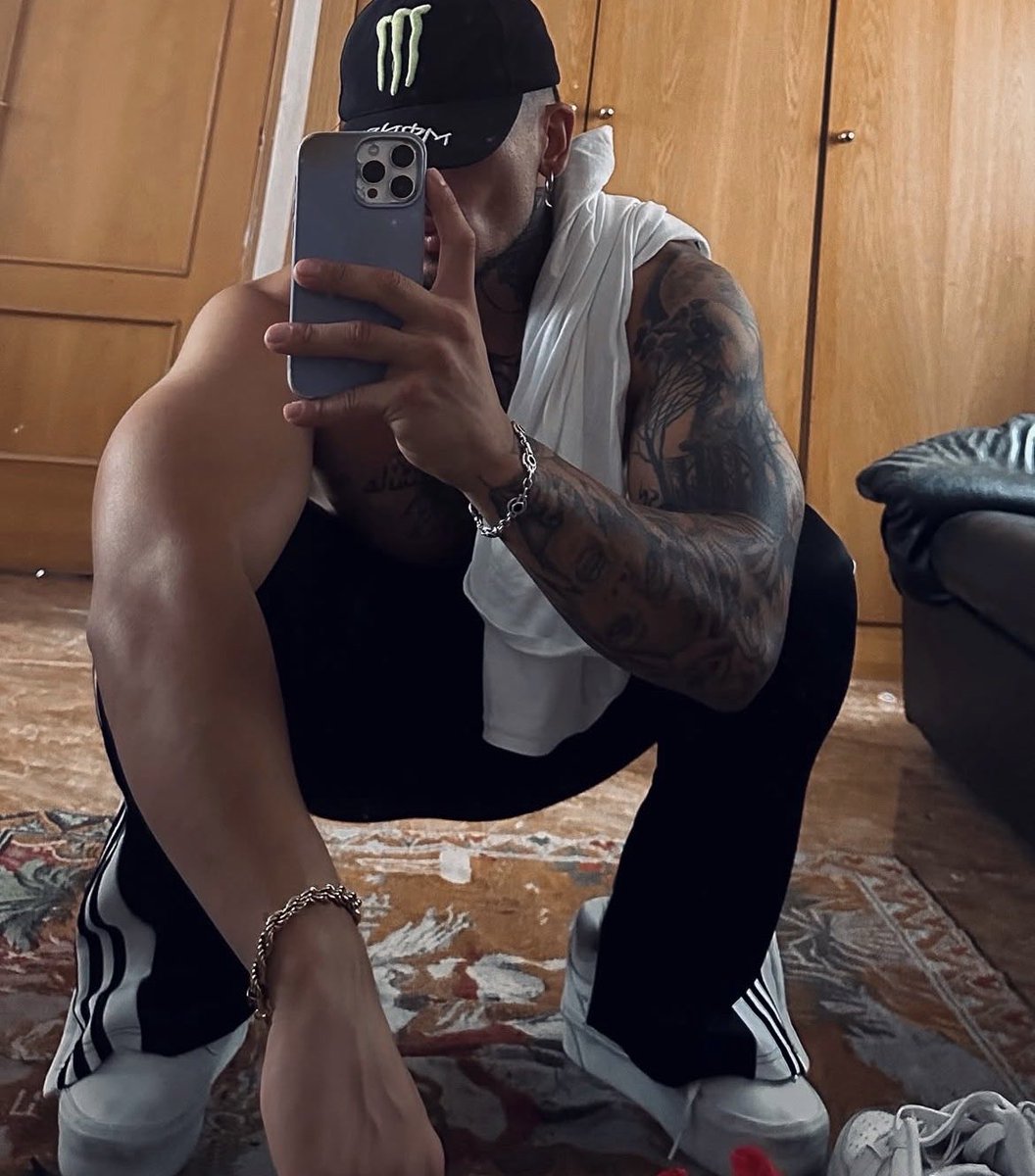 lcdzcpplin's tweet photo. 22 • ink &amp; attitude • sweat, smirk, repeat • your guilty pleasure in the flesh • full-time flirt, part-time problem • body carved by discipline, heart wrapped in chaos • tattoos tell the story, lips tell the rest • NSFW / MDNI / 18+ https://t.co/5dKBHJLJHM