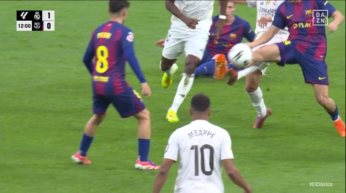 DidUKnow_Futbol's tweet photo. Yes.

Don't let Madrid winning today distract you from the fact that Barcelona still absolutely robbed Madrid. 

1) Mbappé's goal should've stood. The ball clearly came off a Fermin, which cancels the offside rule. Not only that, but Mbappé was also NOT ahead of the Barca player. https://t.co/QycT9XucoC