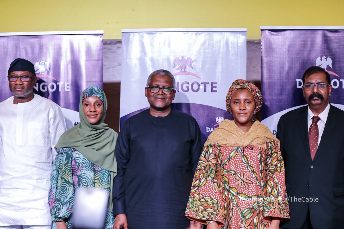 realFemiOtedola's tweet photo. My brother and Africa’s pride, @AlikoDangote, addressed a World Press Conference in Lagos where he unveiled the expansion of the Dangote Petroleum Refinery to 1.4 million barrels per day from 650,000 barrels per day. This makes it the largest refinery ever built in the world.

The announcement also included increased polypropylene output from 900,000 to 2.4 million metric tonnes annually and new capacities in linear alkylbenzene and base oils.

Aliko’s relentless commitment to investing in Nigeria and Africa will outlive him as these are legacy investments that will define generations. 

Soon, Nigerians will own part of this refinery, a powerful reminder that this vision is not just for Dangote, but for all Nigerians and Africans.

We also thank President @officialABAT for his continued encouragement as the private sector drives forward the Renewed Hope mandate to build a stronger, self-reliant Nigeria 🏭… F.Ote💲