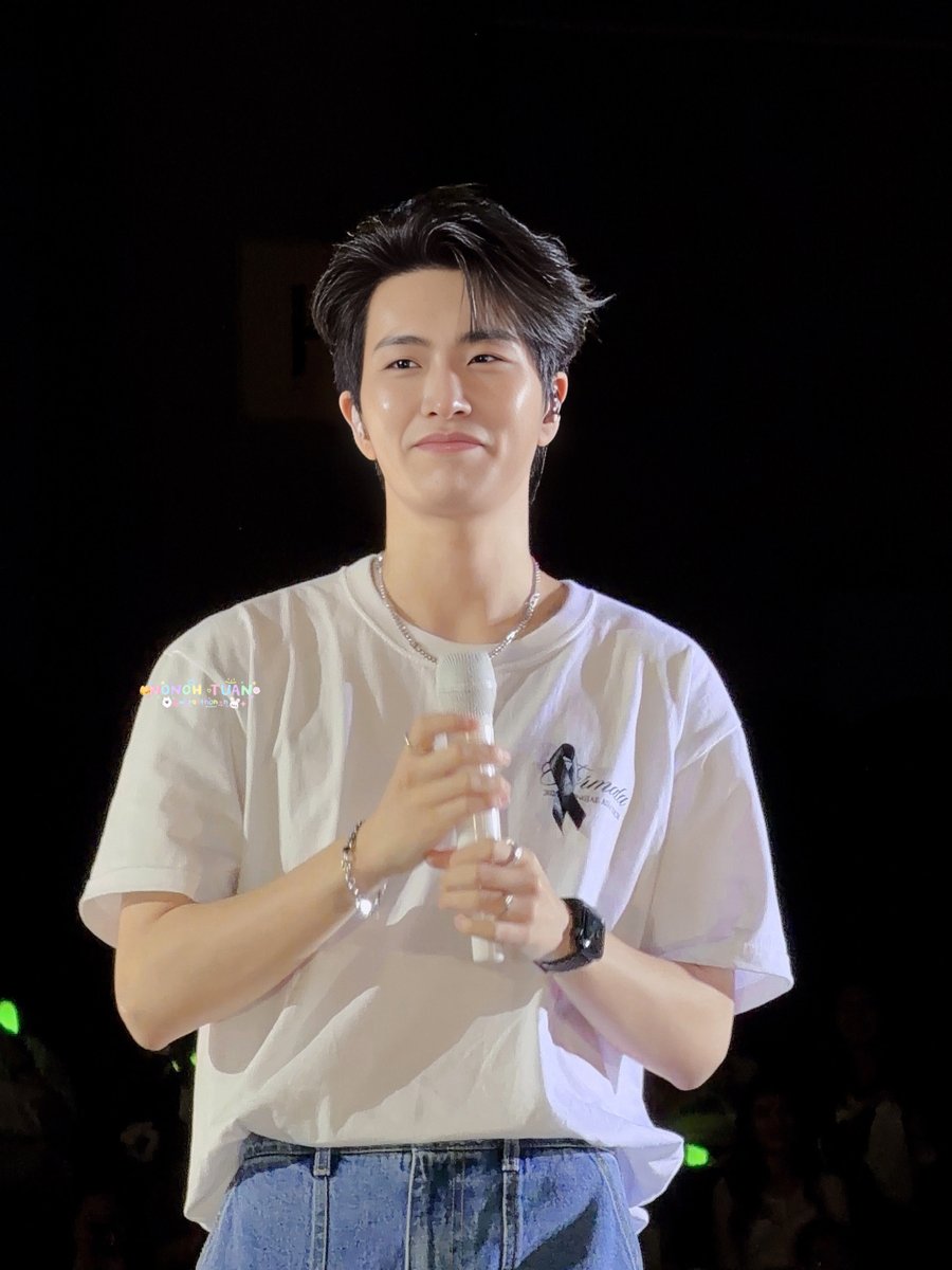 ชอบสายตาคู่นี้ที่คอยมองดูอากาเซ่จัง มันดูอบอุ่นอย่างบอกไม่ถูก ยองแจเก่งมากๆครับ สัญญาว่าจะรอ ดูแลตัวเองดีดีนะ 🫶🏻

#영재 #YOUNGJAE
#YoungjaeAsiaTour
#Fermata
#Fermata_inBKK
#Fermata_inBKK_D2