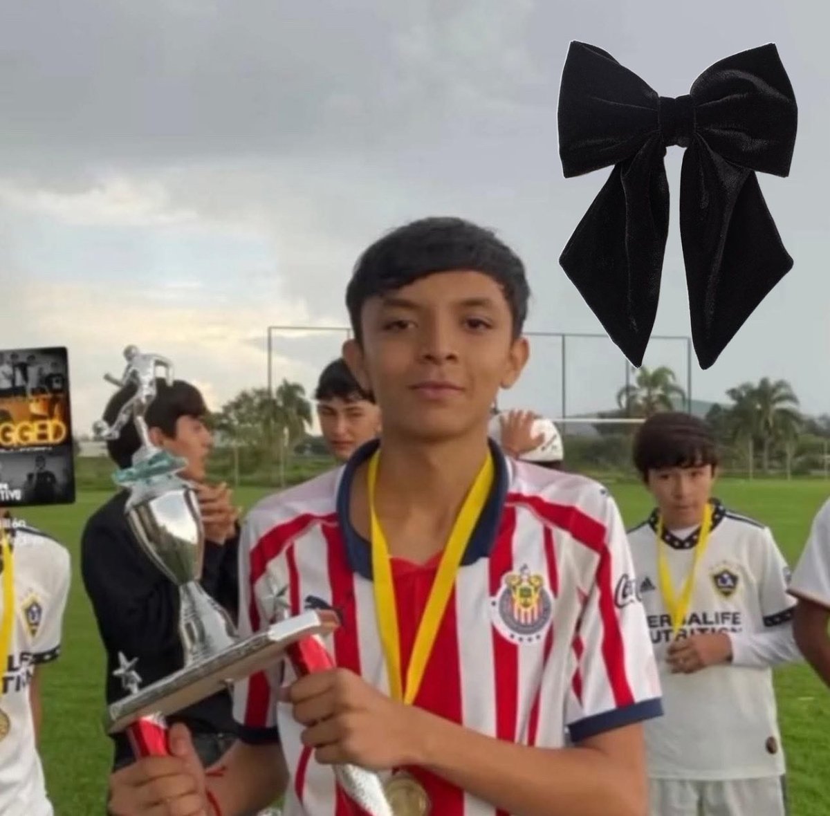 TribunaDeChivas's tweet image. Familia rojiblanca 

Ayer todos disfrutamos el triunfo de @chivas 

Lalito alienta desde el cielo y tanto su familia como la de los otros chavos necesitan de todos, exhortamos a que se sumen con lo que sea su voluntad $ pues los gastos son elevados.

5204 1656 8271 8998 
Banamex