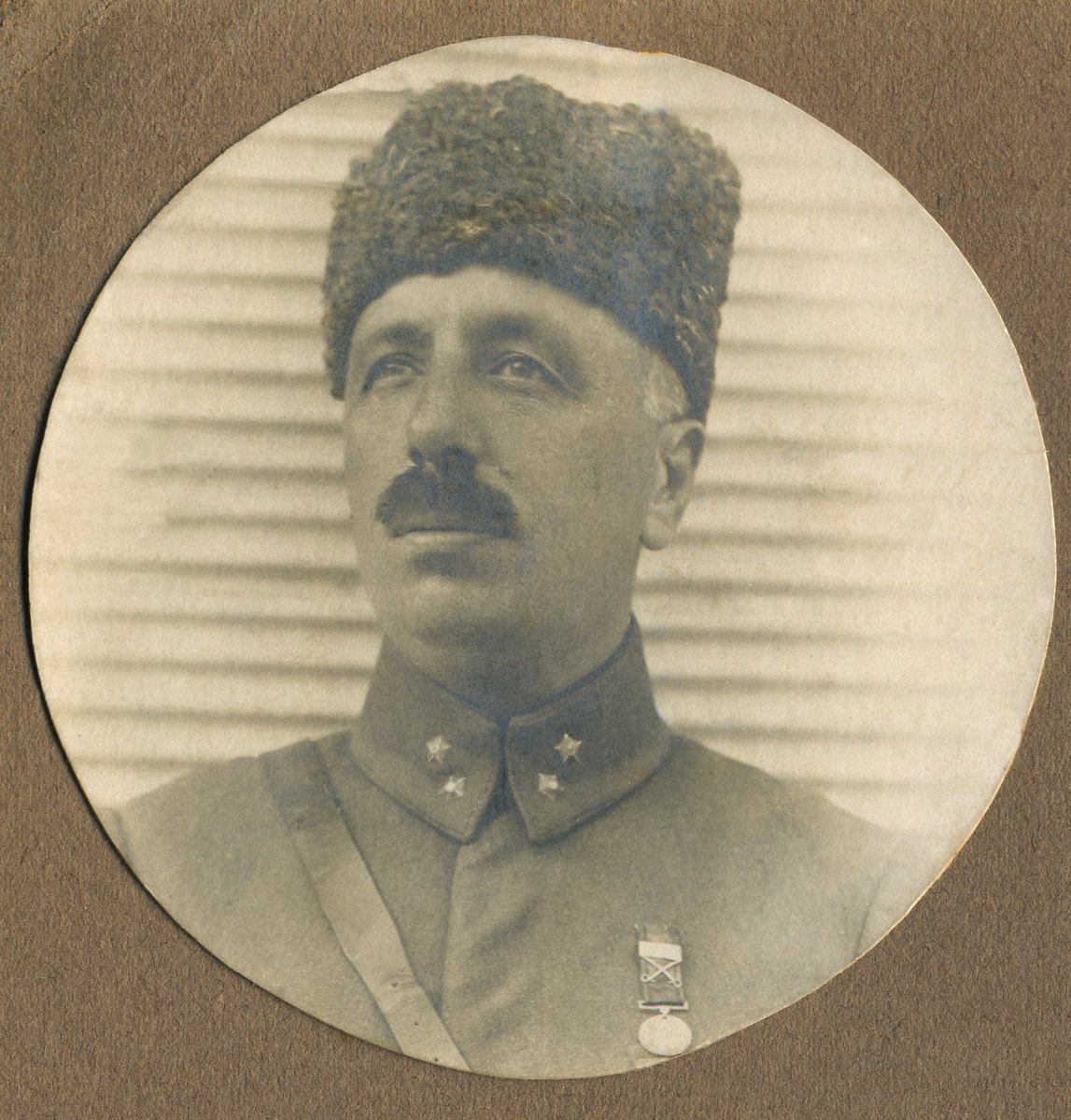 bayrakmelike2's tweet image. "Bu vatan binlerce mihnet, binlerce şehit ve sayısız savaşların neticesinde elde edilmiş bir idealdir. Sevgili yeni yetişen Türk nesilleri. Onu seviniz... Hem de pek çok seviniz. En büyük idealiniz vatan olmalıdır..."
Fahrettin Altay