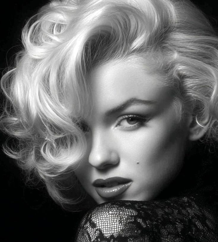 So che da ora in poi lei sarà quella musica e l'avrò in mente tutte le volte che la penserò o la sentirò parlare. E so che mi mancherebbe, se non potessi sentirla più.

Carlo Lucarelli #NatiOggi

#RaccontodellaSera