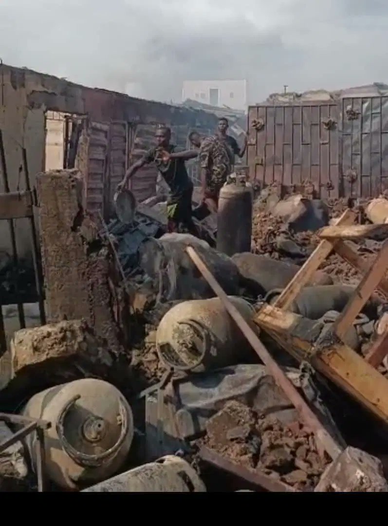 ngrNewsWorld's tweet image. Gas explosion hits Orile, destroys several shops