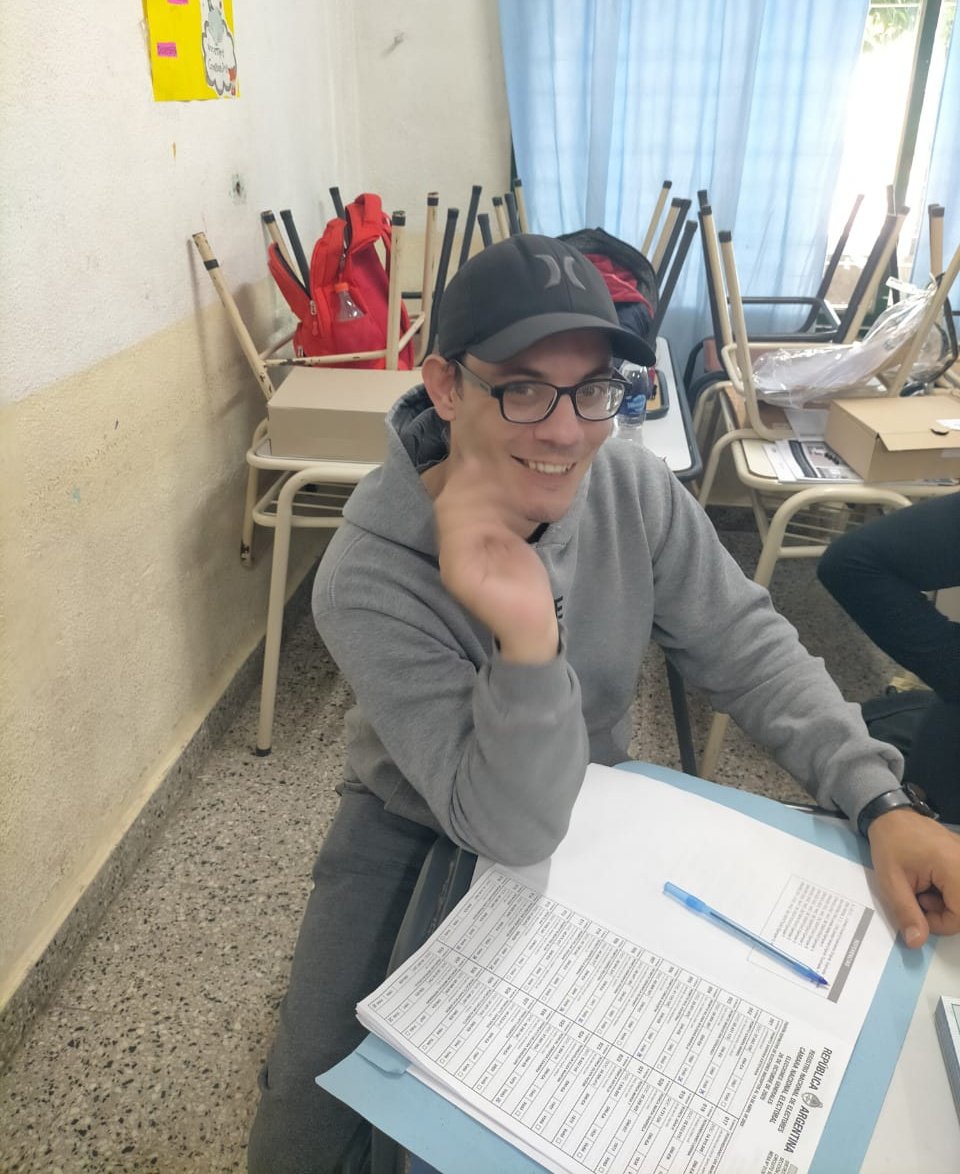 Escuela n° 15, Luján, provincia de Buenos Aires, AR. 
#LLAPBAFISCALIZA

<a href="/JMilei/">Javier Milei</a>
<a href="/KarinaMileiOk/">Karina Milei</a>