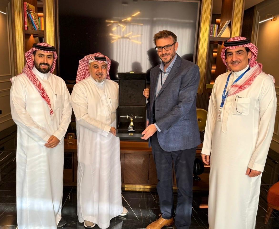 QudraHolding's tweet image. تشرفت #مجموعة_قدرة_القابضة @QudraHolding باستقبال سعادة الرئيس التنفيذي لمعرض الدفاع العالمي السيد/ أندرو بيرسي، وسعادة نائب الرئيس للشراكات التجارية والاتصال الأستاذ/منصور البابطين، وذلك في مقر المجموعة بمدينة الرياض.

وقد كان في استقبالهم سعادة الأستاذ/ رياض بن حمد الزامل…