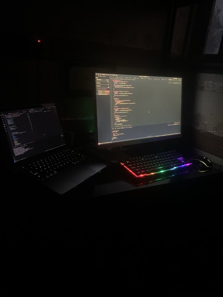 BinaryTech001's tweet image. Who says Sundays are for rest? 🤣 
As a developer, I'm always coding, always learning. 
Bring on the projects 😎
