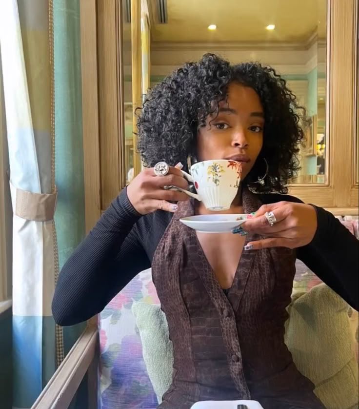skinnyminilover's tweet photo. @MsAmerican2211 @youreretarded21 @MsAmerican221 @MbappeKopite @DeIudedShaniqwa All the black woman posted have their natural hair AND real nose. Those fake blondes you keep posting with nose jobs can’t relate 🥰. You’re really jealous aren’t you lol? Looks like much hasn’t changed 😂. https://t.co/9D1oz7ZQjn
