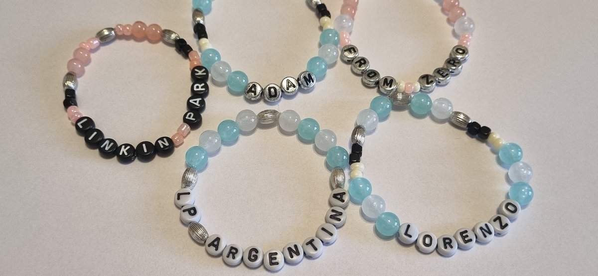 paulaafuchs's tweet photo. @heydudeimadam @lorenzoerr with my sister @yaninafuchs we made a few bracelets for you guys. Hope we have the chance to give them to you! 🇦🇷🤘✨

@linkinpark @lpunderground #LPU @LinkinParkArg https://t.co/rFmdMhFMDi