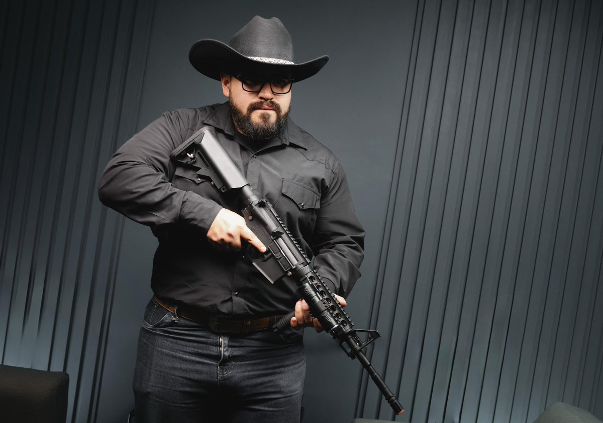 SegmentoArmado's tweet image. Soy la persona menos fotogenica que conozco. 🚔

#segmentoarmado #gafe #policia #tactical #police #swat #rdr2 #sedena #semar #guardianacional