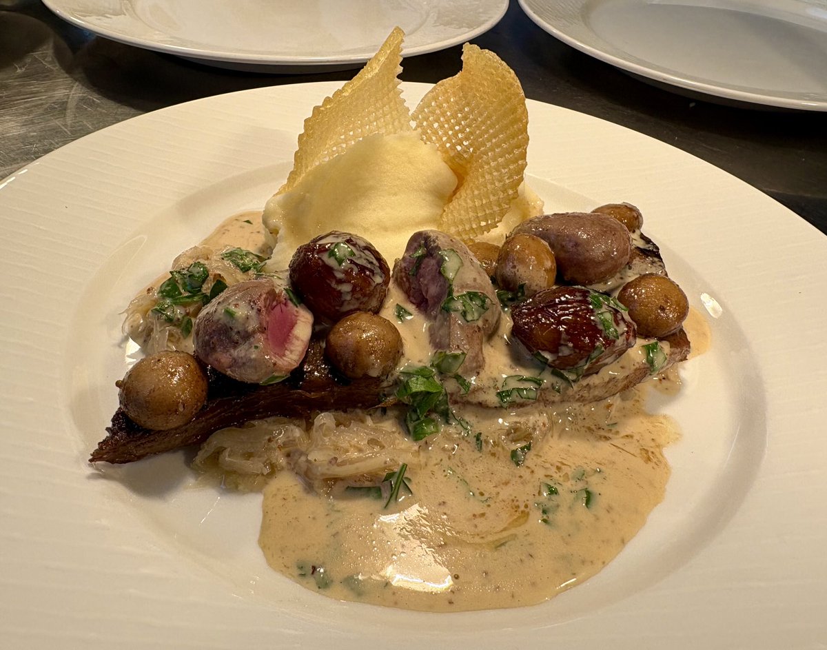 Grilled ox tongue, choucroute, mustard sauce, kidneys and mash