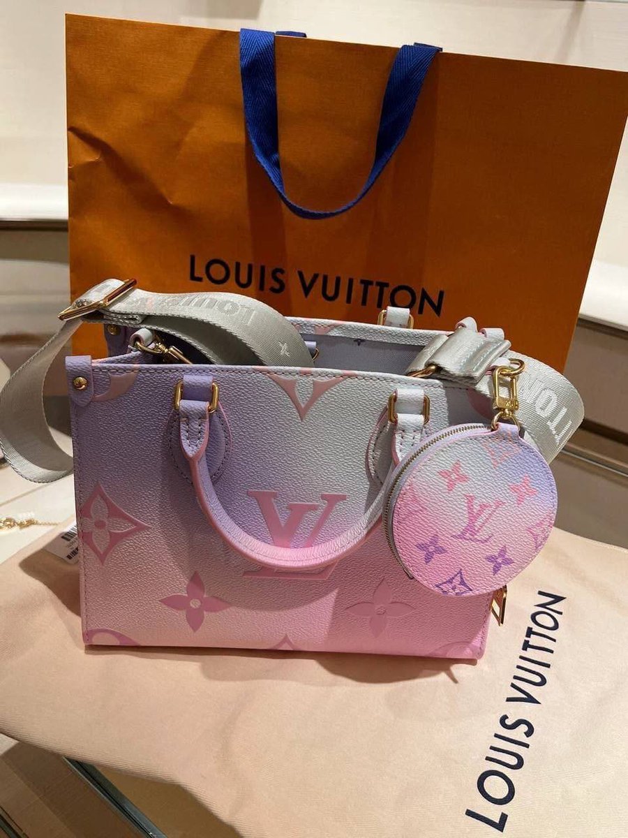 JenShoppingBlog's tweet image. How is this Beautiful &apos;&apos;Louis Vuitton&apos;&apos; bag? 💕

#LouisVuitton #LuxuryFashion #BagGoals