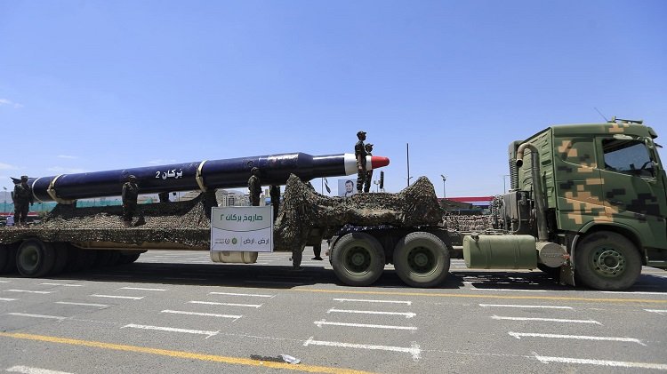 خبير إسرائيلي: صاروخ #يمني واحد يجبر #السعودية على وقف عدوانها، والجيوش الخليجية "عمالقة من ورق". الدول العربية تنفق المليارات على الأسلحة لكنها تفتقر للقدرة على إدارة الحروب والقتال الفعلي. القوة الحقيقية تقاس بالصمود والإرادة، لا بحجم الإنفاق العسكري.