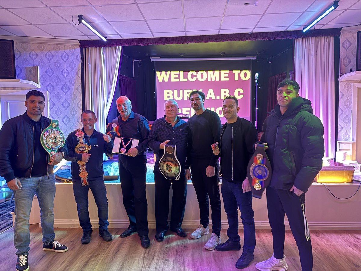 MuhammadAliBox's tweet image. Great reunion with my amateur coach Mick Jelly and all the boxers from Bury ABC. 🥊
Mick gave an inspiring speech about the club’s history and our amazing journeys as fighters.
Honoured to show our belts special night! 🙌
#Boxing #BuryABC #Respect