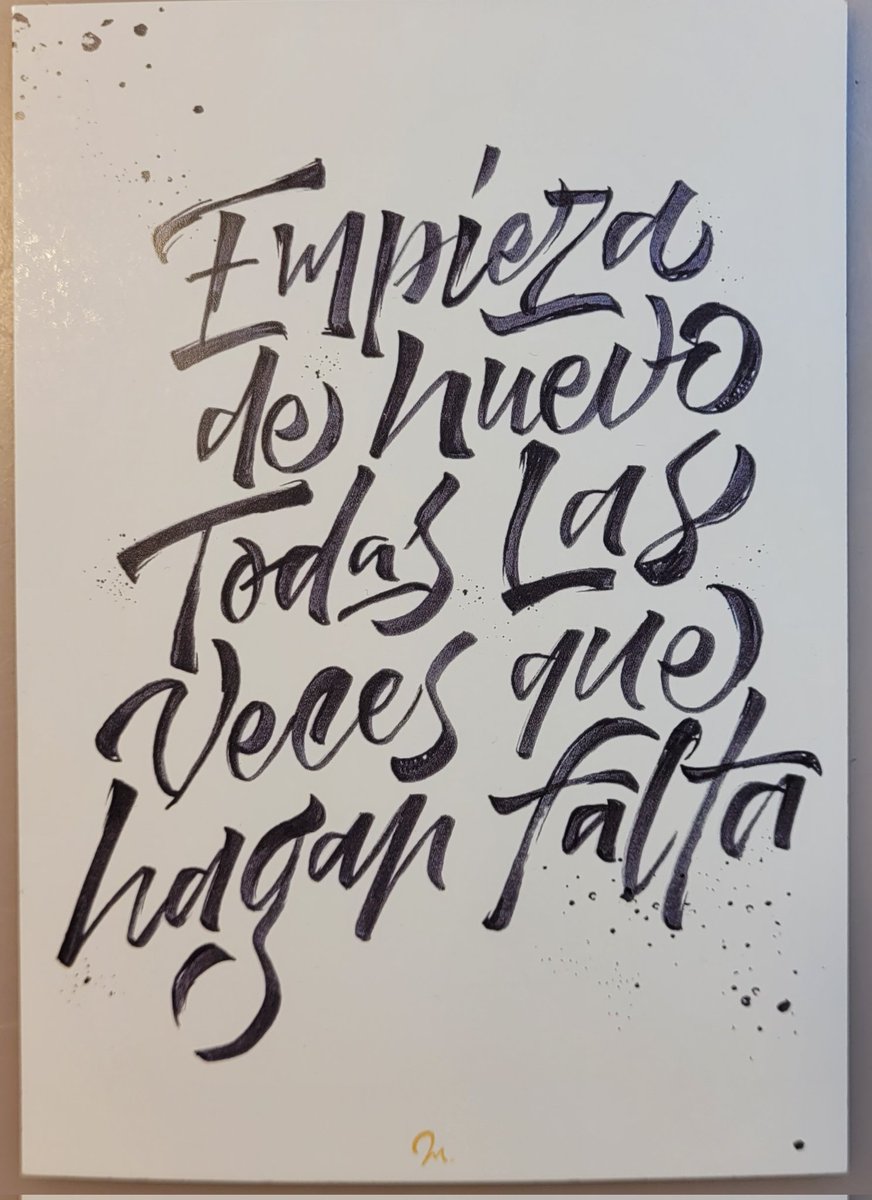 Querido <a href="/alexperezl/">Alejandro Pérez López</a>, el artista detrás de esta postal es <a href="/heyraulmuro/">Raul Muro</a>, nuestro maestro en Caligrafía y Lettering que en el Taller de este sábado en el Community Day de la <a href="/tarugoconf/">TRGCON</a> nos compartió su arte y forma de crear grandes marcas y buena comunicación. Muy crack!